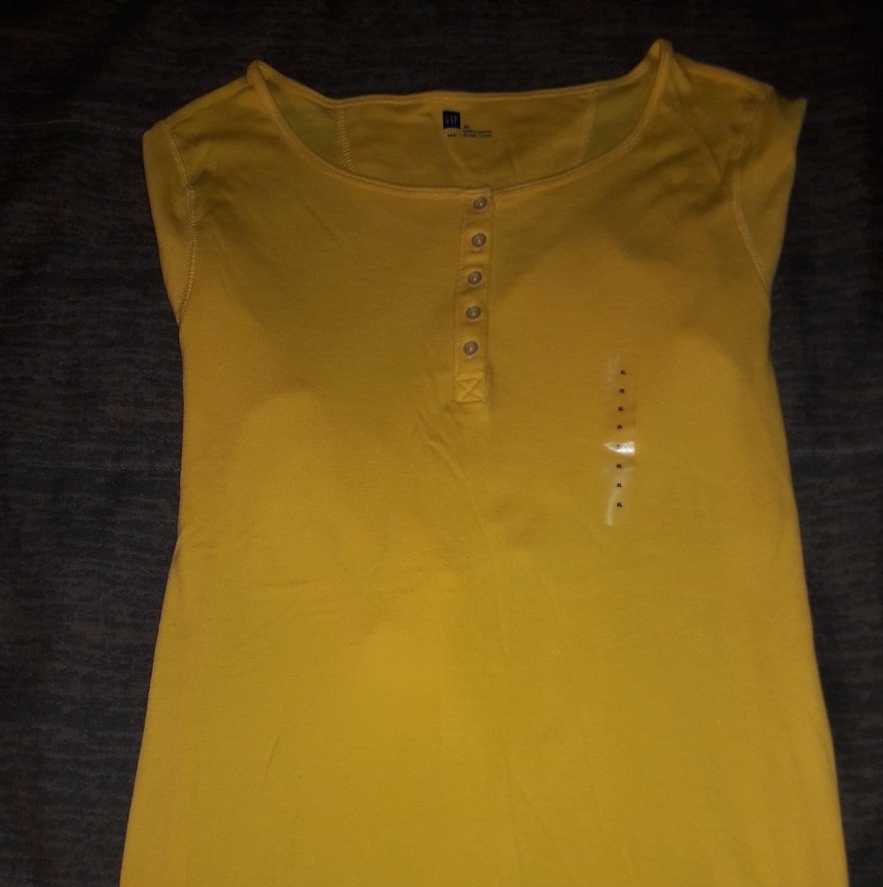 GAP Top - Picture 2 of 3